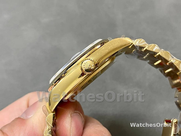 Rolex Day-Date 118208 Yellow Gold White Dial Roman Numeral 36mm Unisex Replica Watch