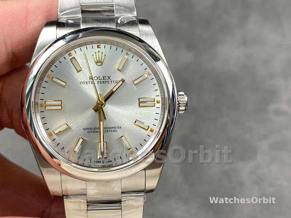 Rolex Oyster Perpetual 41mm Smooth Bezel Oyster Bracelet Silver Dial 124300 0001