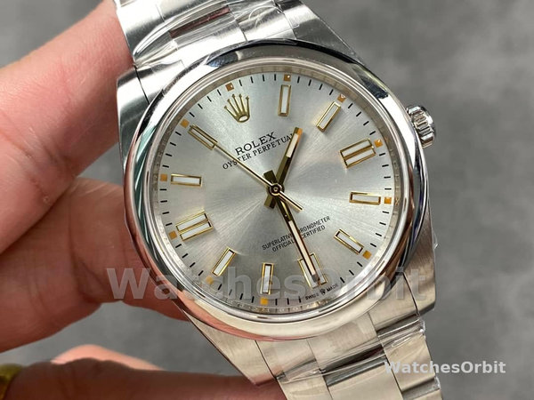 Rolex Oyster Perpetual 41mm Smooth Bezel Oyster Bracelet Silver Dial 124300 0001