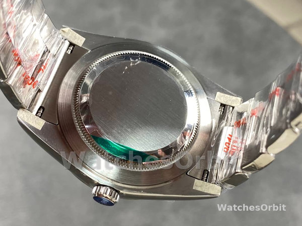 Rolex Oyster Perpetual 41mm Smooth Bezel Oyster Bracelet Silver Dial 124300 0001