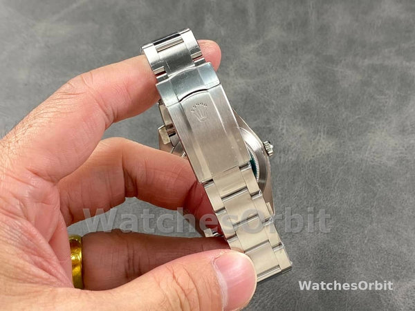 Rolex Oyster Perpetual 41mm Smooth Bezel Oyster Bracelet Silver Dial 124300 0001