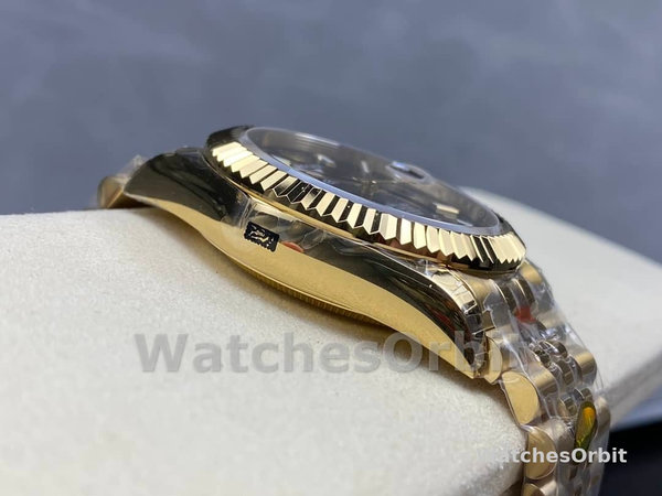 Rolex Sky Dweller 42mm18 kt Yellow Gold Black Dial m336938 0005